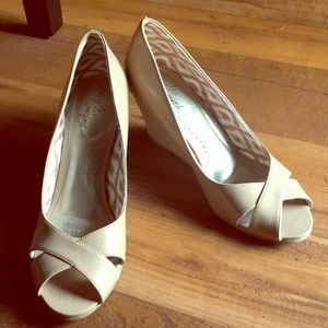 Del Flex Comfort Nude Wedges